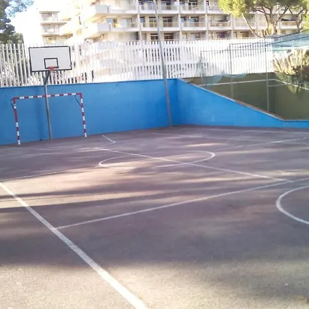 Apartment Escaliro Pins