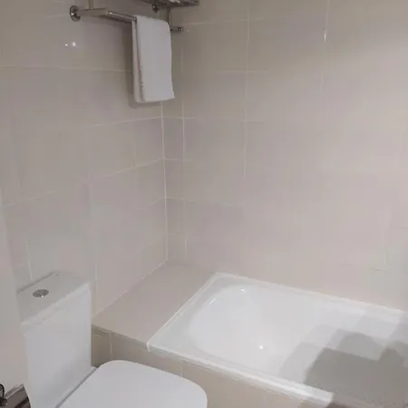 Escaliro Pins Apartment